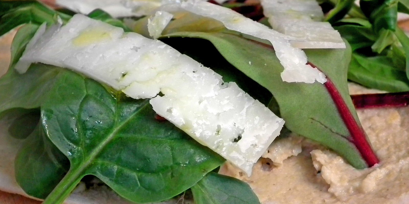 Hummus & manchego cheese pitta