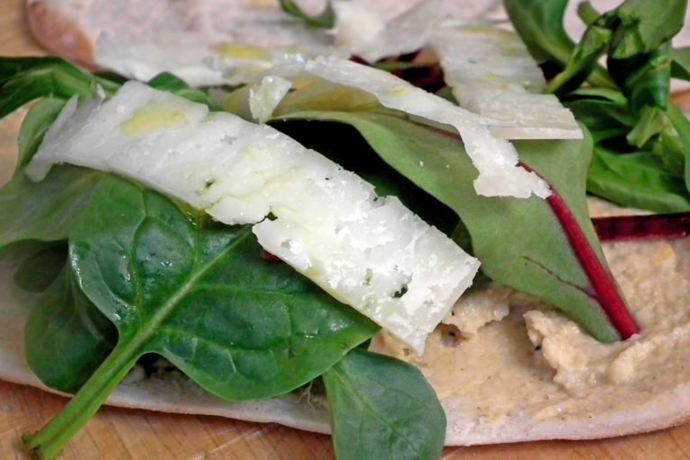 Hummus & manchego cheese pitta