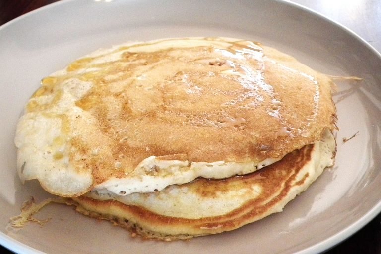 Fluffy American pancakes