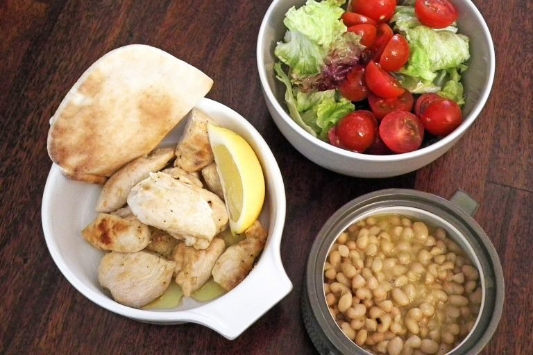 Garlic, lemon chicken with moudamas