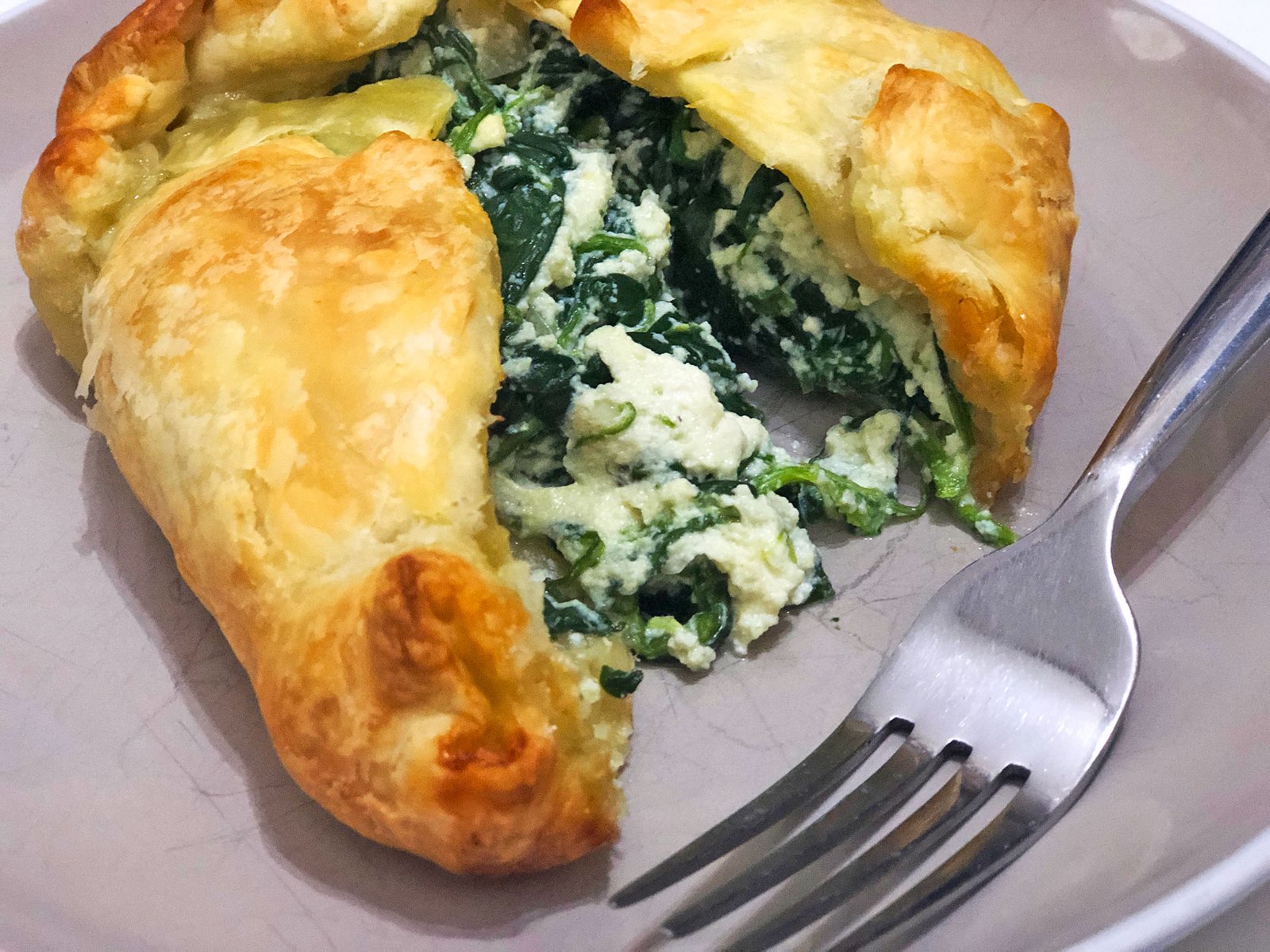 spinach-and-ricotta-slices